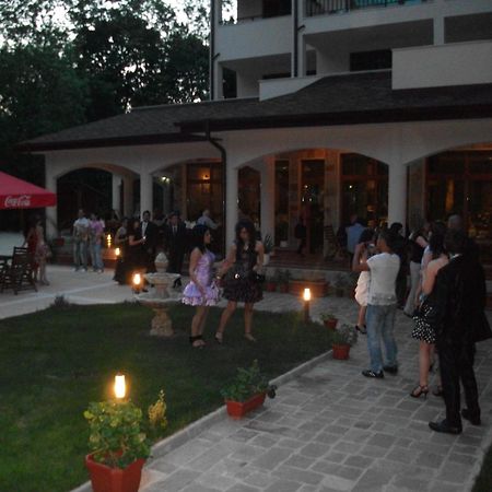 Hotel Park Karnobat Buitenkant foto