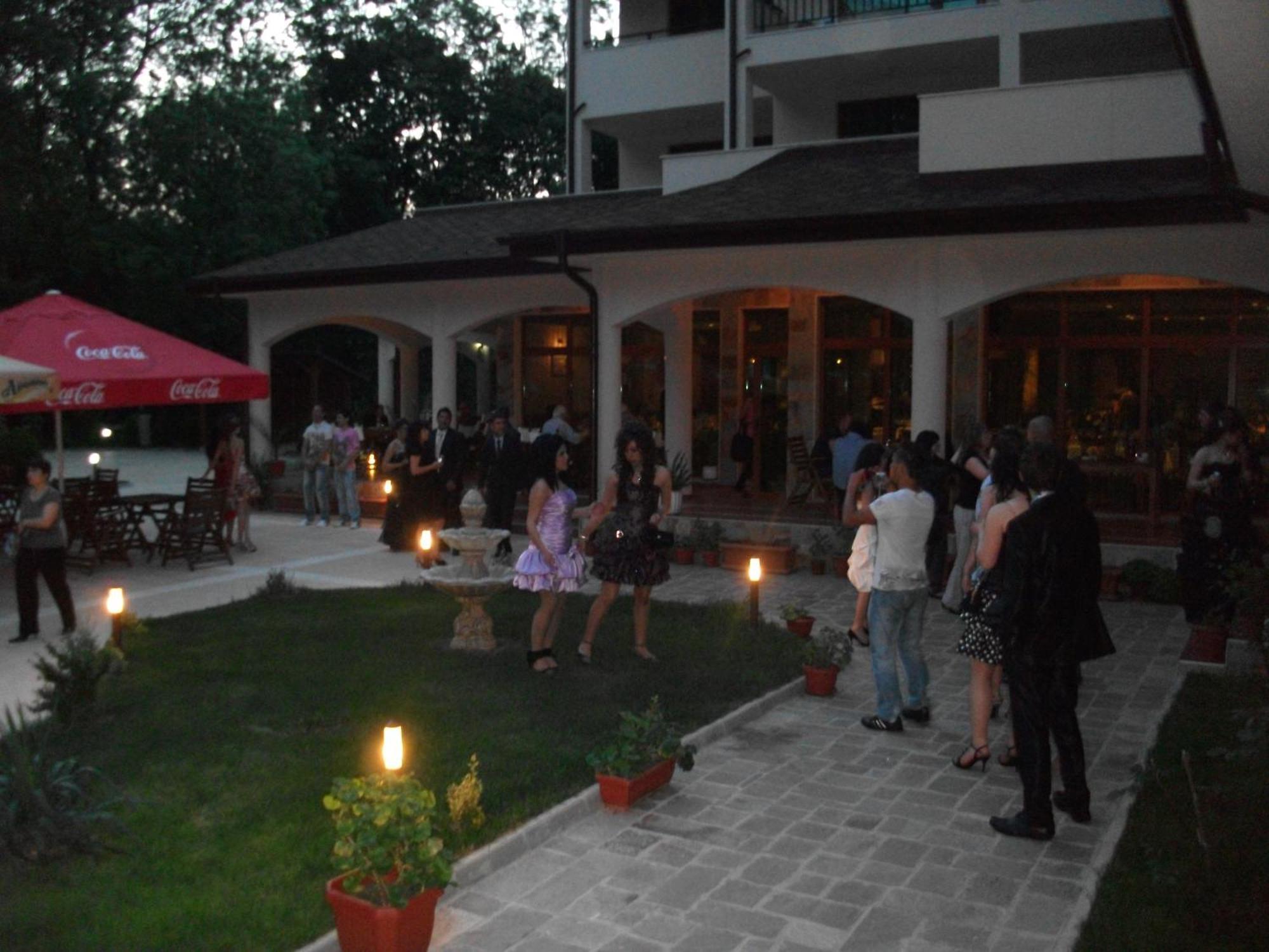 Hotel Park Karnobat Buitenkant foto