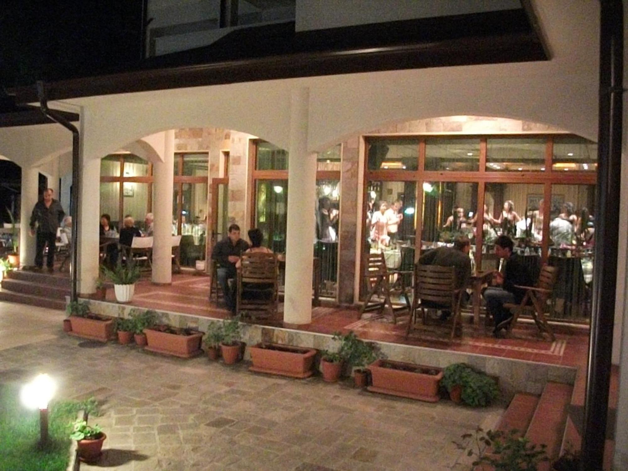 Hotel Park Karnobat Buitenkant foto