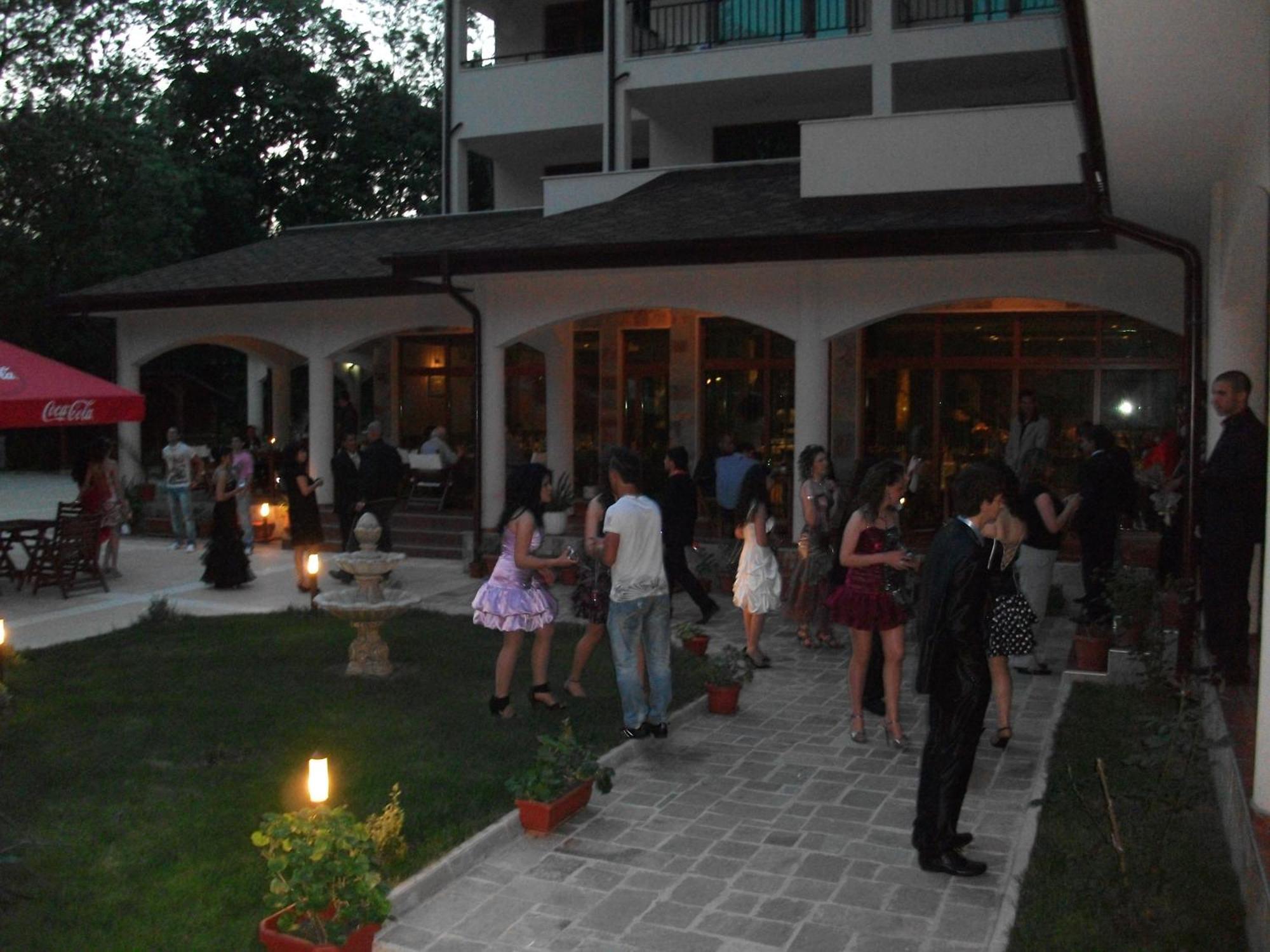 Hotel Park Karnobat Buitenkant foto